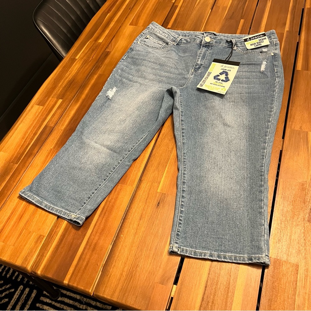 🆕 d.jeans High Waisted Distressed Denim Capri Jeans Size 14 - Picture 2 of 10